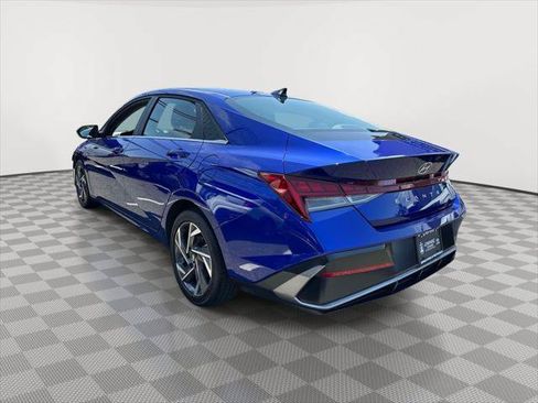 Used 2025 Hyundai Elantra SEL FWD image 4