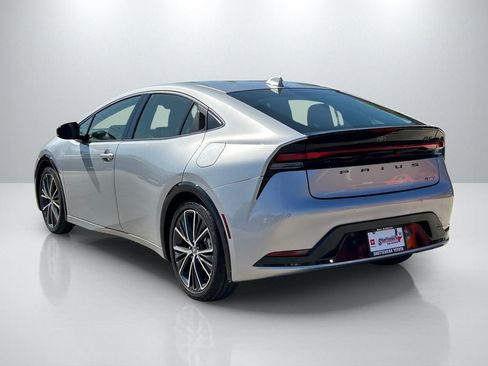 Used 2025 Toyota Prius XLE image 7