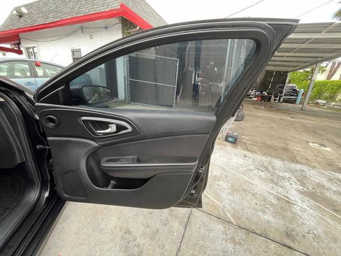 Used 2015 Chrysler 200 Limited w/ Convenience Group FWD image 12