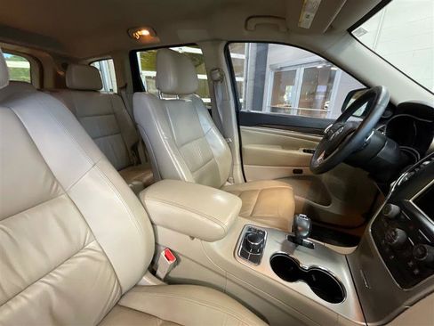 Used 2014 Jeep Grand Cherokee Limited w/ Trailer Tow Group IV image 24