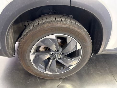 Used 2024 Nissan Rogue SV FWD image 16