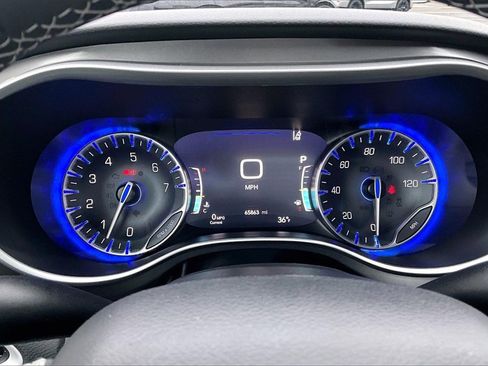 Used 2023 Chrysler Pacifica Touring-L image 20