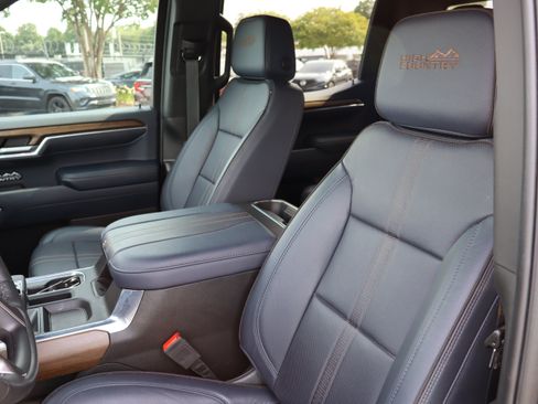 Used 2023 Chevrolet Silverado 1500 High Country w/ Technology Package AWD/4WD image 21
