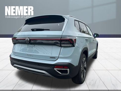 New 2026 Volkswagen Taos SE AWD/4WD image 4