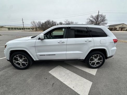 Used 2018 Jeep Grand Cherokee Limited image 11