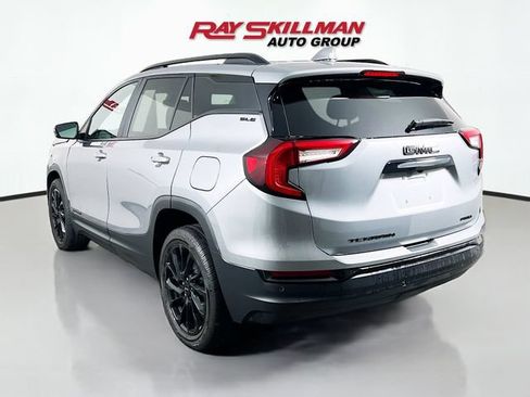 Used 2024 GMC Terrain SLE w/ Driver Convenience Package AWD/4WD image 2