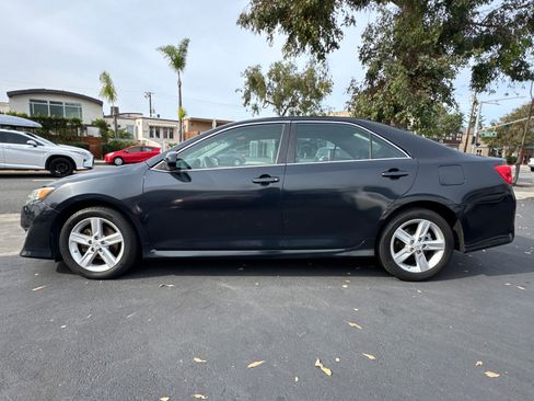 Used 2014 Toyota Camry SE image 5