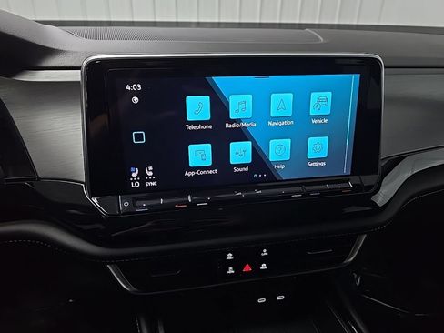Used 2024 Volkswagen Atlas Cross Sport SE w/ Panoramic Sunroof Package AWD/4WD image 25