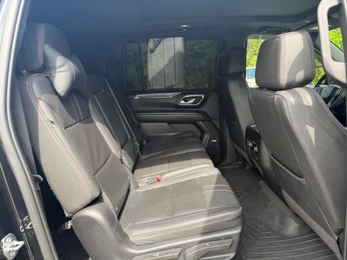 Used 2023 Chevrolet Suburban RST AWD/4WD image 33