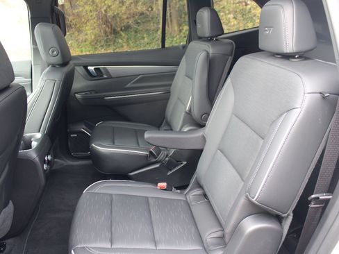 Certified 2025 Buick Enclave Sport Touring w/ Power Package image 27