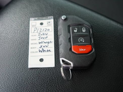 Used 2024 Jeep Wrangler Unlimited AWD/4WD image 35