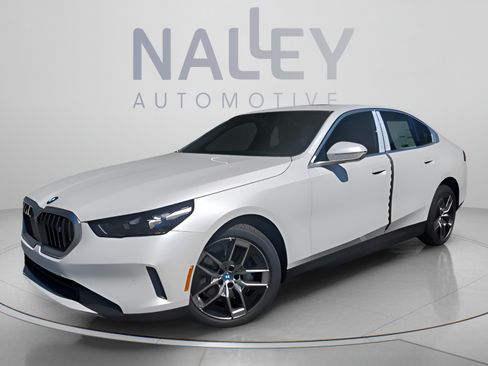 Used 2025 BMW i5 eDrive40i w/ Premium Package RWD image 2