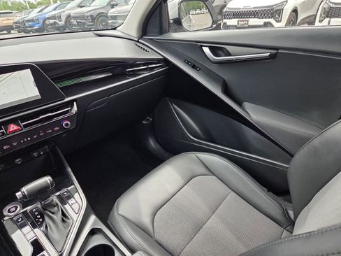 Used 2023 Kia Niro EX Touring FWD image 16