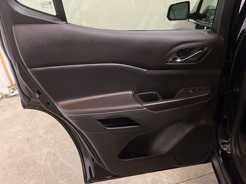 Used 2023 GMC Acadia SLT w/ Preferred Package image 24