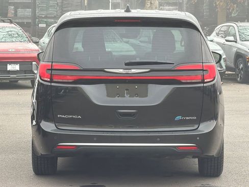 Used 2023 Chrysler Pacifica Touring-L image 5