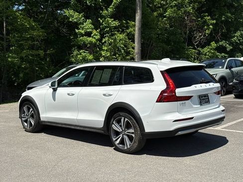 Used 2025 Volvo V60 B5 Cross Country Plus AWD/4WD image 12