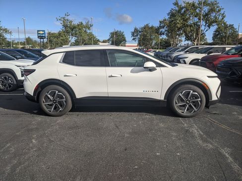 New 2026 Chevrolet Equinox EV LT FWD image 9