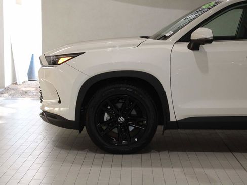 Used 2024 Toyota Grand Highlander Platinum image 4