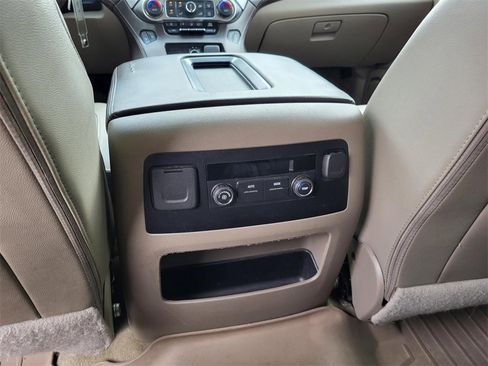 Used 2018 Chevrolet Suburban LT image 15