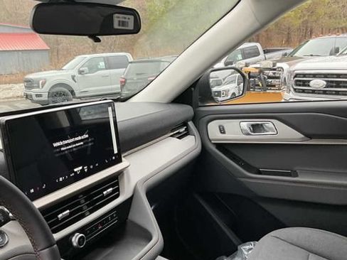 Used 2026 Ford Explorer Active AWD/4WD image 22