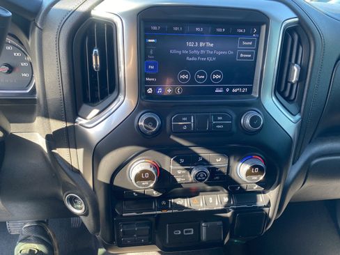 Used 2022 Chevrolet Silverado 1500 LT AWD/4WD image 17