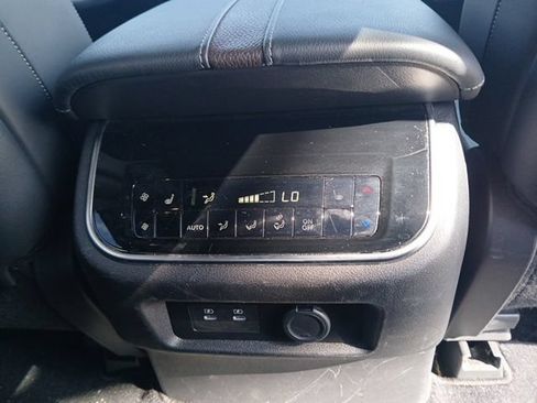Used 2025 Nissan Armada Platinum w/ Convenience Package RWD image 15
