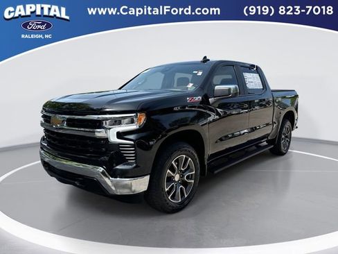 Used 2022 Chevrolet Silverado 1500 LT w/ Z71 Off-Road Package image 1