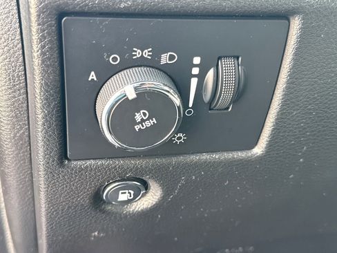 Used 2021 Jeep Grand Cherokee Limited image 33