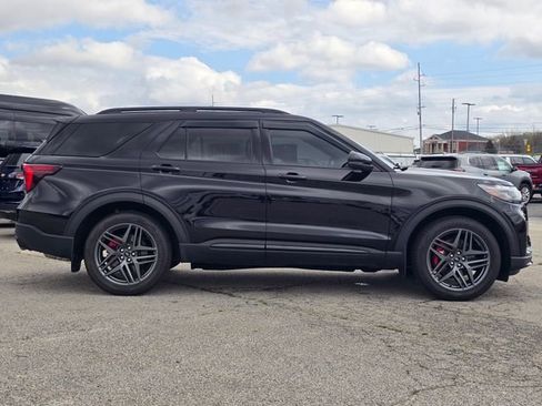 Used 2025 Ford Explorer ST image 6