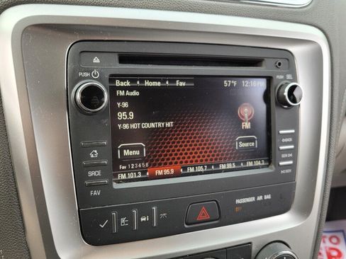 Used 2016 GMC Acadia SLE image 19