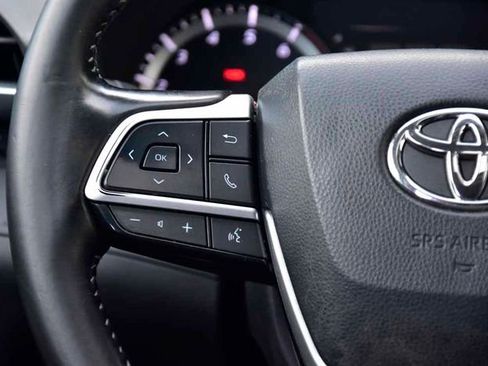 Certified 2023 Toyota Highlander XLE image 20