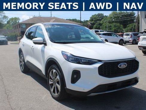 Used 2024 Ford Escape Platinum w/ Class II Trailer Tow Package AWD/4WD image 2