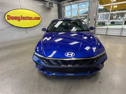 Used 2024 Hyundai Elantra SEL w/ Convenience Package FWD image 7