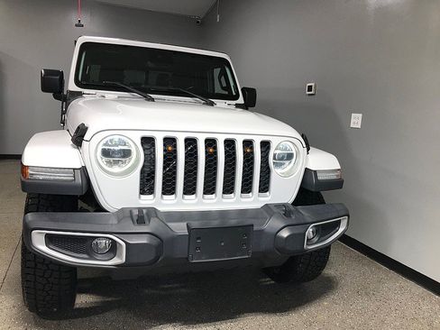 Used 2020 Jeep Gladiator Overland AWD/4WD image 8