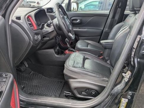 Used 2017 Jeep Renegade Trailhawk AWD/4WD image 5