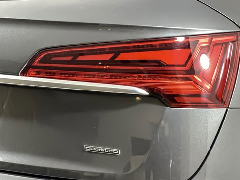 Used 2022 Audi Q5 e Premium w/ Convenience Package image 25