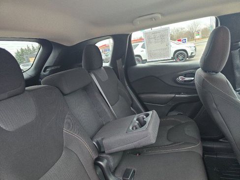 Used 2016 Jeep Cherokee Latitude w/ Cold Weather Group image 44