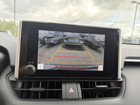 Used 2023 Toyota RAV4 LE AWD/4WD image 18