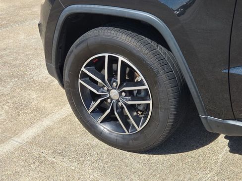 Used 2016 Jeep Grand Cherokee Laredo image 11