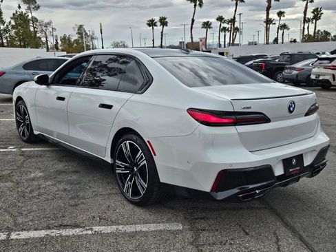 Certified 2025 BMW 760i xDrive image 8