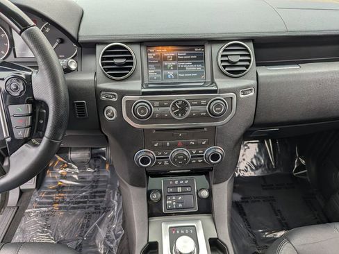 Used 2015 Land Rover LR4 HSE AWD/4WD image 18