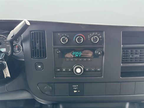 Used 2010 Chevrolet Express 2500 Extended image 16