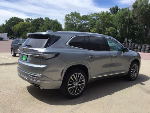 Used 2025 Buick Enclave Avenir w/ Super Cruise Package AWD/4WD image 5
