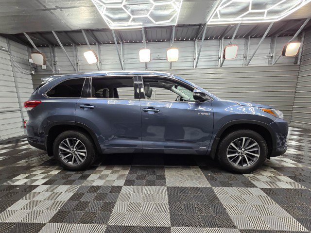 Used 2017 Toyota Highlander XLE AWD/4WD image 10