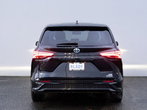 Used 2021 Toyota Sienna XSE image 25