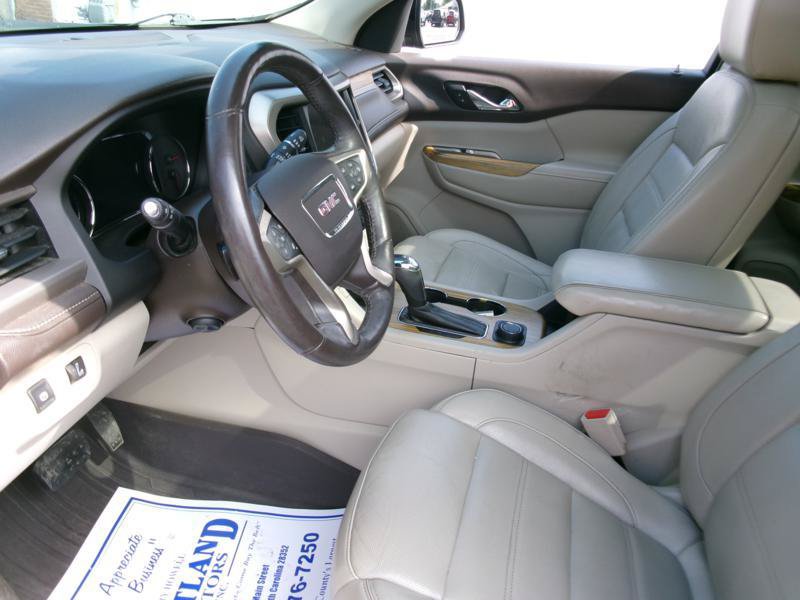 Used 2017 GMC Acadia Denali w/ Technology Package FWD image 8