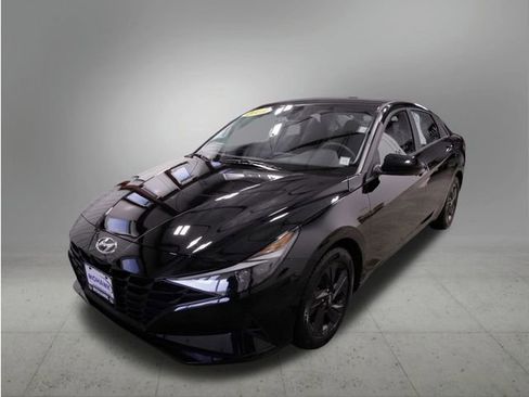 Used 2023 Hyundai Elantra SEL image 1