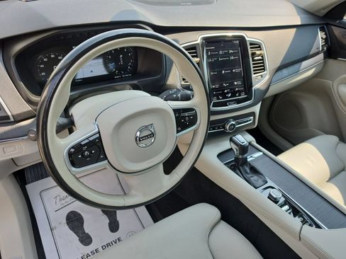 Used 2020 Volvo XC90 T6 Momentum AWD/4WD image 12