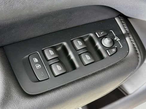 Certified 2023 Volvo XC60 T8 Plus AWD/4WD image 18