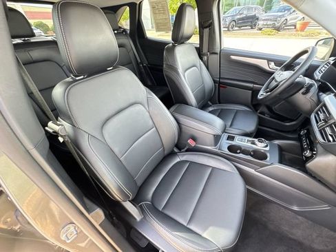Used 2025 Ford Escape Platinum AWD/4WD image 26